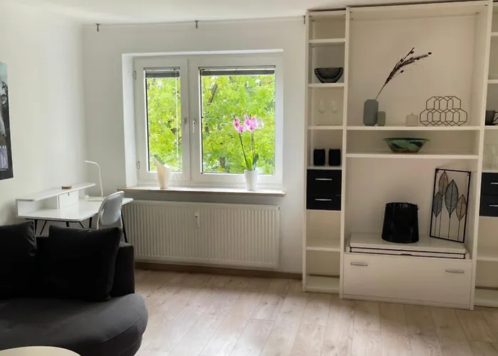 Апартаменты Large Flat With Wifi And Parking *